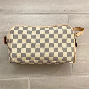 Brand New Never Used Make-Up Case, Luxury Inspired with Zipper Pull